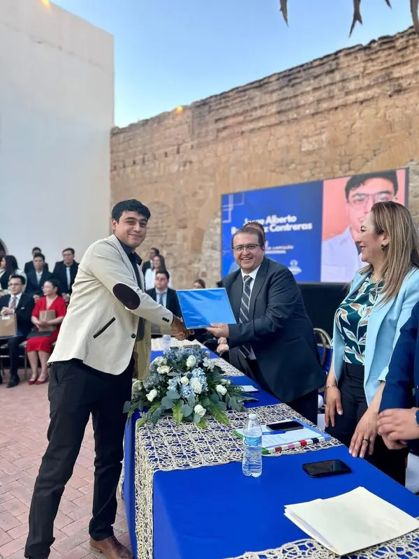 Ponencia durante un congreso académico organizado por el IISCH